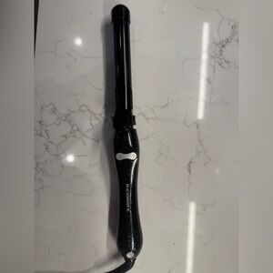 Black B1 Beachwaver Curling Iron